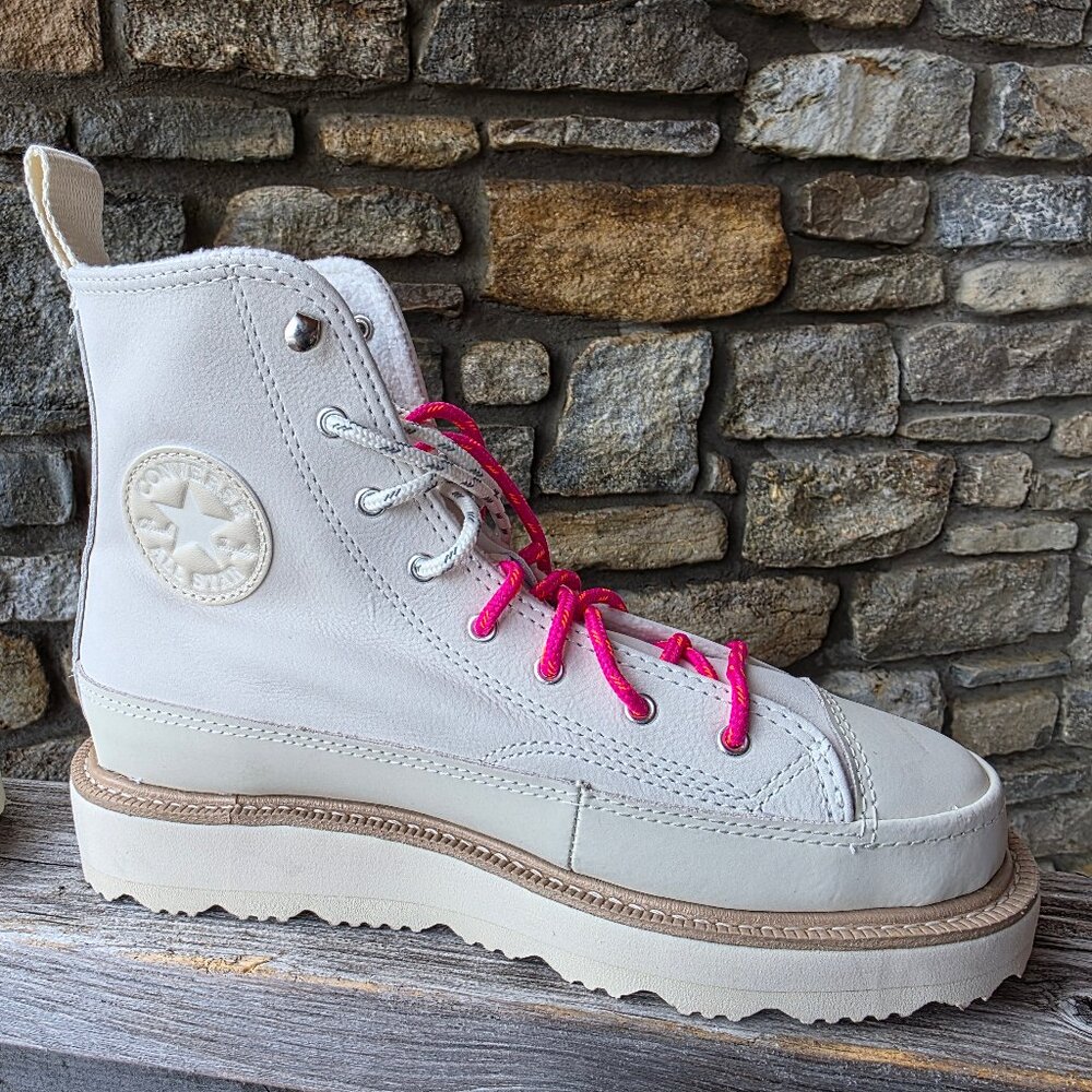 Converse Chuck Taylor Boots HighTops NWT